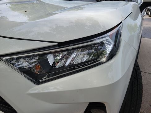 Used 2019 Toyota RAV4 XLE Premium FWD image 3