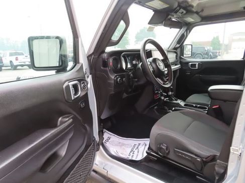 Used 2024 Jeep Wrangler Unlimited Rubicon AWD/4WD image 15