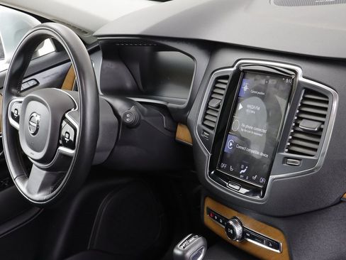 Used 2022 Volvo XC90 T6 Momentum w/ Climate Package image 23