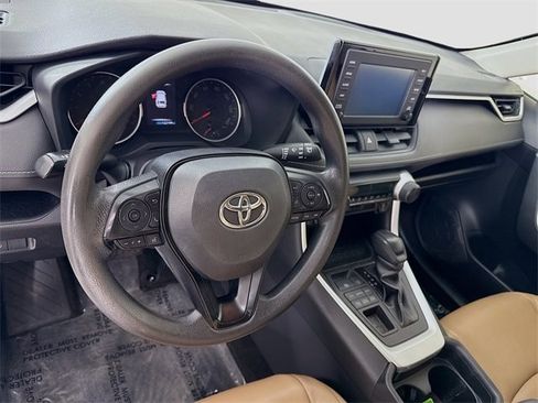 Certified 2019 Toyota RAV4 LE image 9