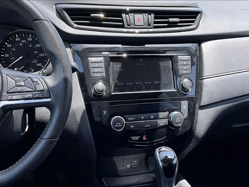 Used 2019 Nissan Rogue SV FWD image 6