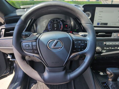 Used 2023 Lexus ES 350 w/ Premium Package FWD image 18