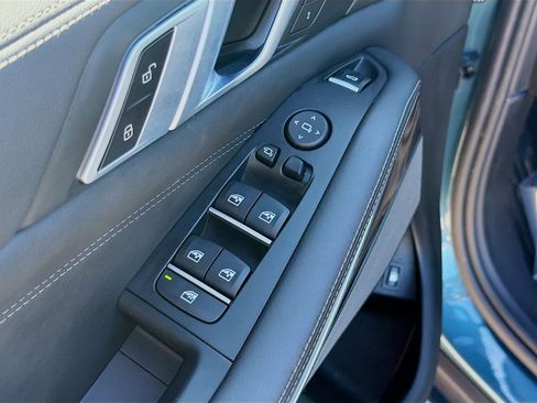 Used 2025 BMW X5 xDrive50e image 24