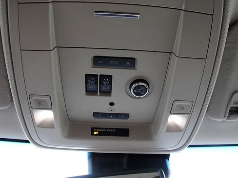 Used 2018 GMC Yukon SLT image 25