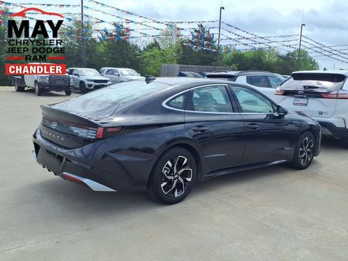 Used 2025 Hyundai Sonata SEL FWD image 2