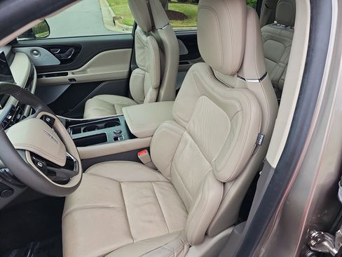 Used 2020 Lincoln Aviator Reserve w/ Equipment Group 201A AWD/4WD image 16