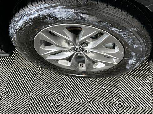 Used 2024 Toyota Sienna LE image 11