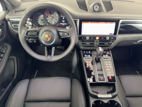 Certified 2026 Porsche Macan AWD/4WD image 27