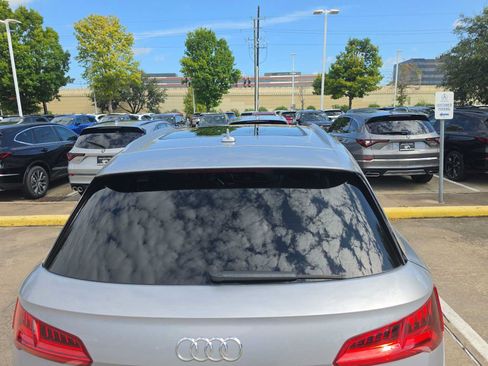 Used 2020 Audi Q5 2.0T Premium w/ Convenience Package AWD/4WD image 5