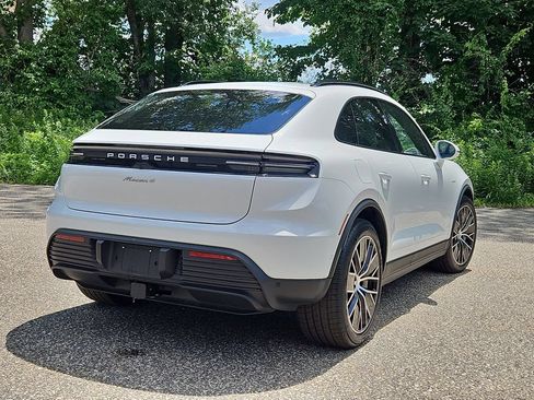 Certified 2025 Porsche Macan 4 Electric AWD/4WD image 7