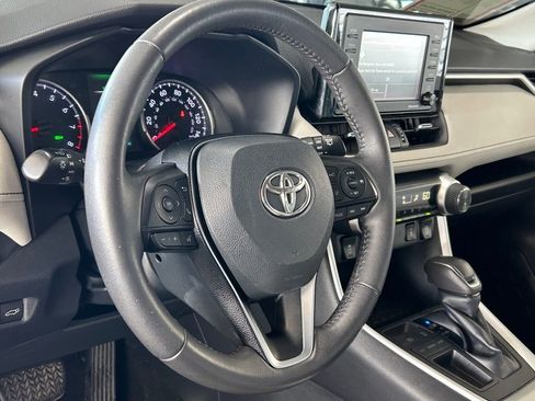Used 2020 Toyota RAV4 XLE Premium image 43