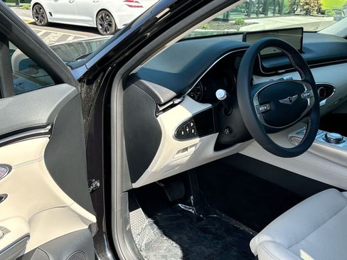 Used 2025 Genesis GV70 2.5T AWD/4WD image 10