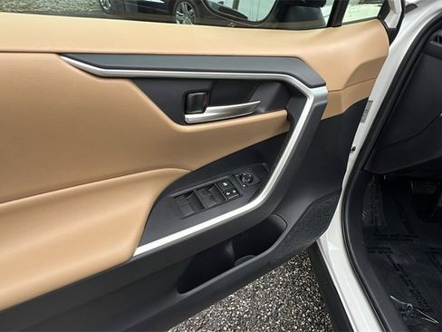 Used 2019 Toyota RAV4 XLE image 12