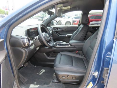 Used 2025 Chevrolet Equinox LT w/ Convenience Package II FWD image 24