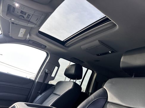 Used 2020 Chevrolet Suburban LT image 24