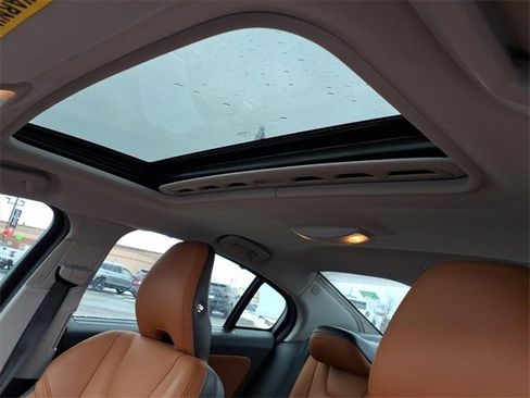 Used 2017 Volvo S60 T5 Inscription Platinum image 17