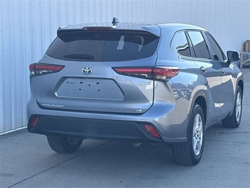 Used 2023 Toyota Highlander LE image 4