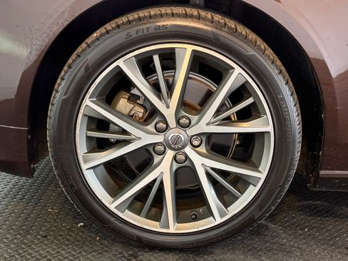 Used 2018 Volvo S90 T5 Momentum w/ Convenience Package image 9