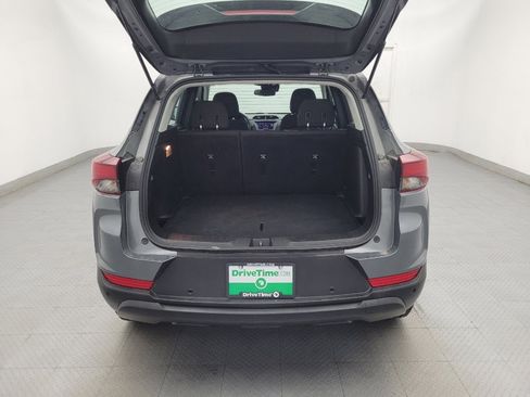 Used 2021 Chevrolet TrailBlazer LS w/ LPO, Blackout Package FWD image 29