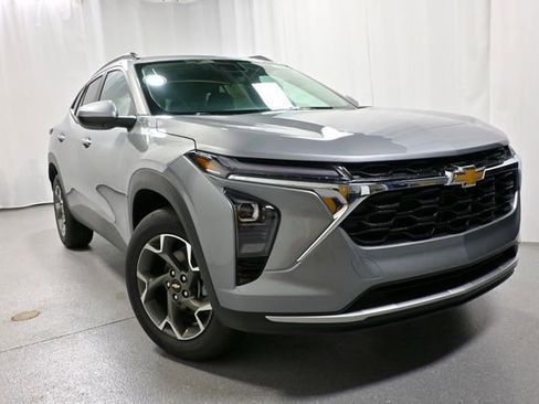 New 2026 Chevrolet Trax LT w/ Driver Confidence Package image 2