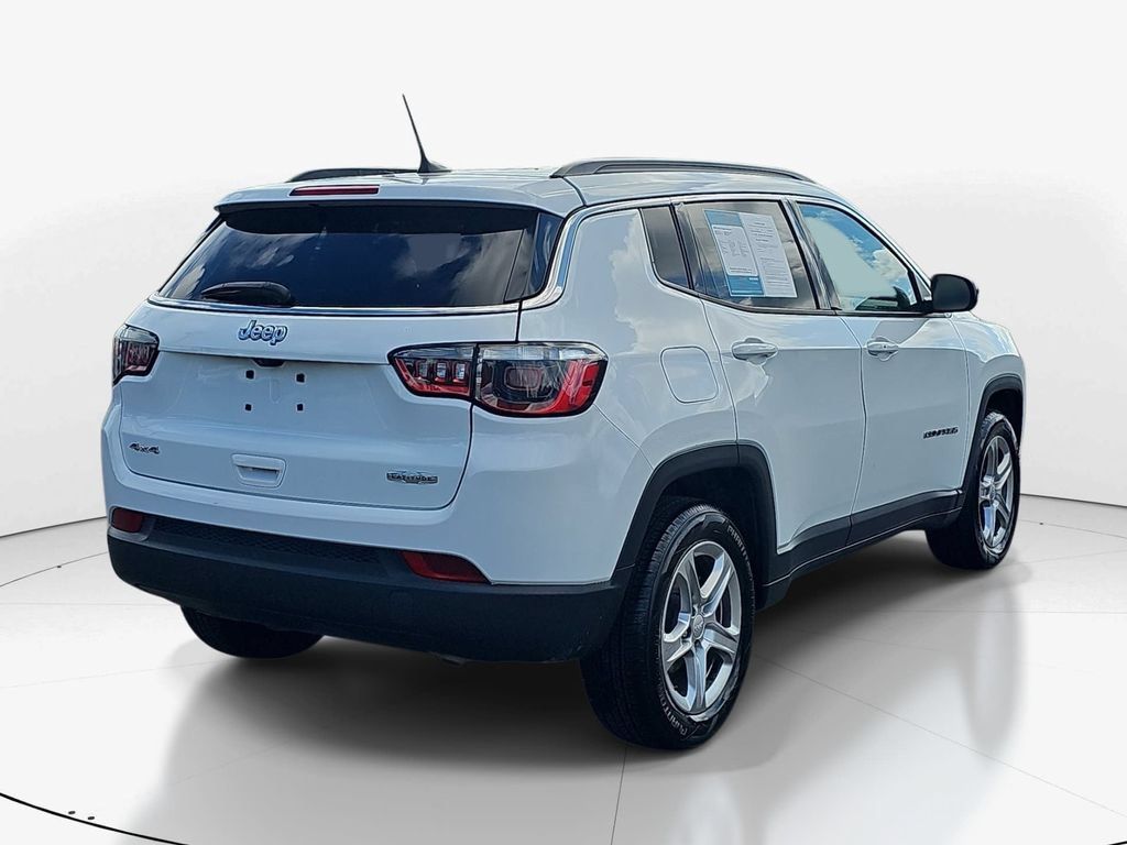 Used 2024 Jeep Compass Latitude AWD/4WD image 6