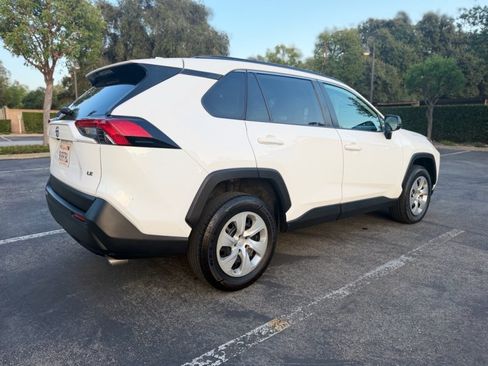 Used 2019 Toyota RAV4 LE w/ Carpet Mat Package FWD image 5