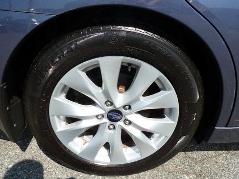 Used 2015 Subaru Legacy 2.5i Premium AWD/4WD image 21