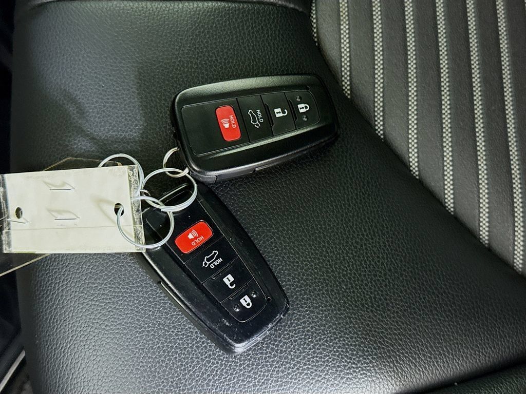 Used 2023 Toyota Highlander XSE AWD/4WD image 35