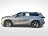 Used 2020 Toyota Highlander Limited image 2