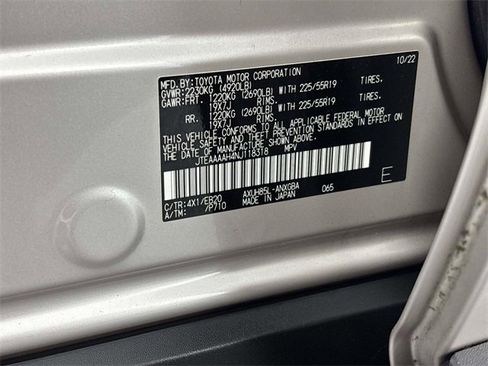 Used 2022 Toyota Venza XLE image 31