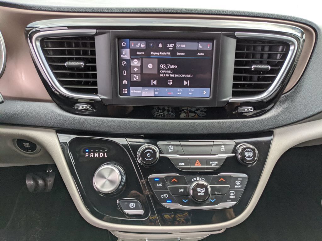 Used 2023 Chrysler Voyager LX FWD image 8