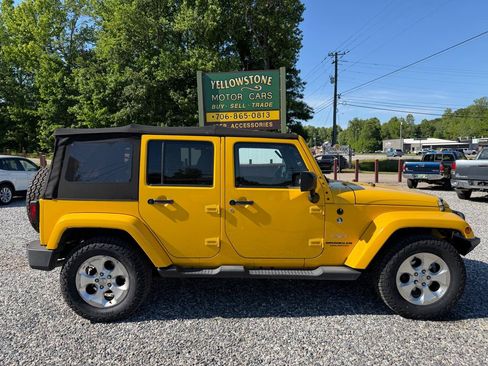 Used 2015 Jeep Wrangler Unlimited Sahara w/ Connectivity Group AWD/4WD image 1