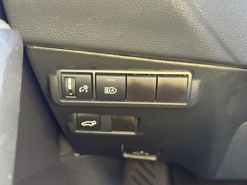 Used 2023 Toyota Corolla Cross XLE w/ Convenience Package FWD image 11