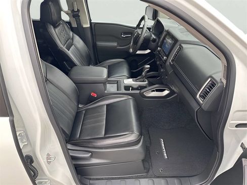 Used 2024 Nissan Frontier SL w/ Technology Package image 25