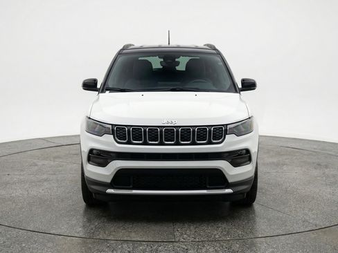 Used 2025 Jeep Compass Limited AWD/4WD image 2