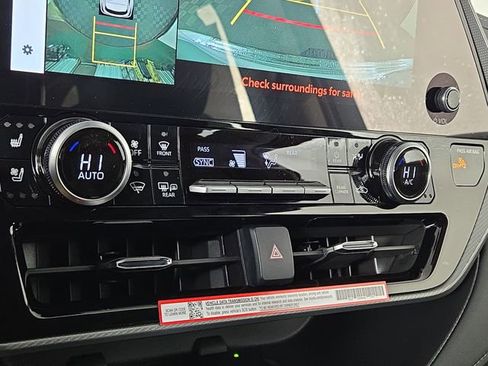 Used 2025 Toyota Highlander Platinum image 20