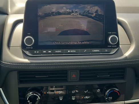 Used 2024 Nissan Rogue S FWD image 28