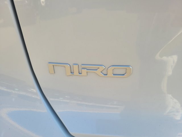 Used 2024 Kia Niro Wave w/ Wave Preserve Package FWD image 7