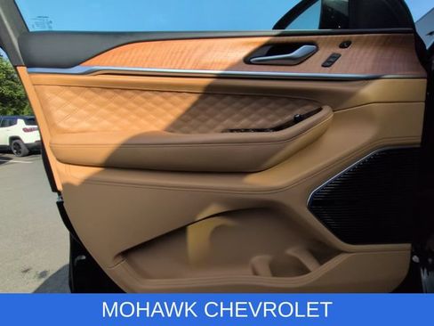 Used 2023 Jeep Grand Cherokee L Summit AWD/4WD image 23