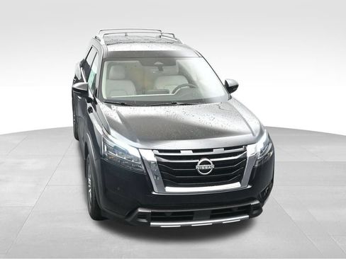 Used 2025 Nissan Pathfinder SL FWD image 31