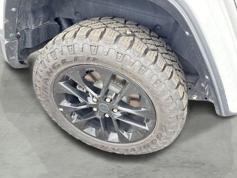 Used 2024 Jeep Wrangler Unlimited Sahara AWD/4WD image 6