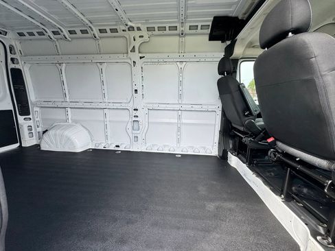 Used 2025 RAM ProMaster 2500 w/ Convenience Group FWD image 24