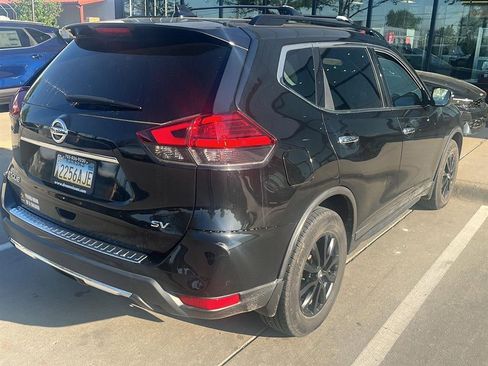 Used 2017 Nissan Rogue SV w/ Midnight Edition image 4