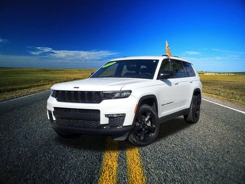 Certified 2024 Jeep Grand Cherokee L Limited w/ Black Appearance Package AWD/4WD image 33