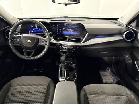 Used 2024 Chevrolet Trax LT FWD image 42