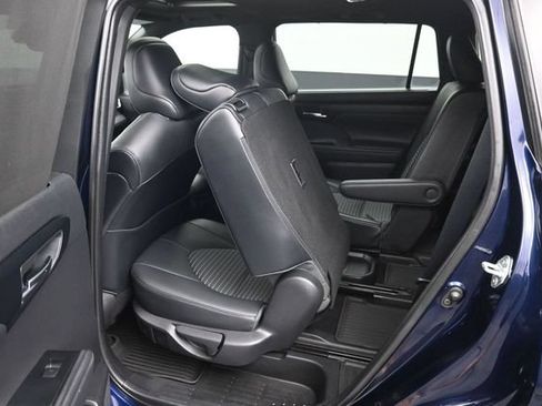 Used 2021 Toyota Highlander XSE FWD image 31