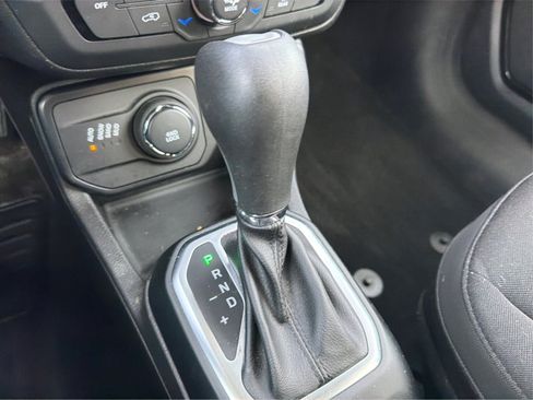 Used 2018 Jeep Renegade Altitude AWD/4WD image 14