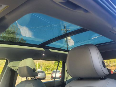 Used 2019 Volkswagen Tiguan SE w/ Panoramic Sunroof Package AWD/4WD image 14