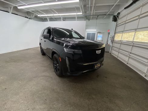 Used 2023 Cadillac Escalade Sport w/ LPO, ONYX Package AWD/4WD image 8
