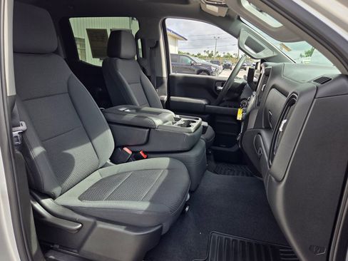 Used 2020 Chevrolet Silverado 1500 Custom w/ Custom Value Package RWD image 17